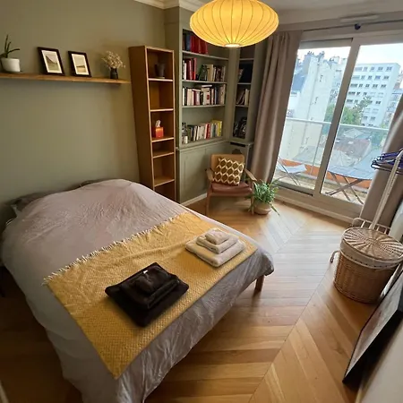 Spacious 2-bedroom With Balcony Steps From Buttes-chaumont Park * Paris