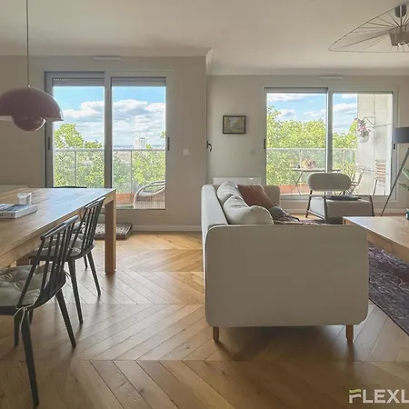 Spacious 2-bedroom With Balcony Steps From Buttes-chaumont Park Paris