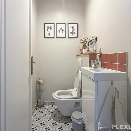 Spacious 2-bedroom With Balcony Steps From Buttes-chaumont Park Appartement
