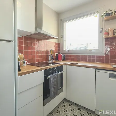Spacious 2-bedroom With Balcony Steps From Buttes-chaumont Park Paris