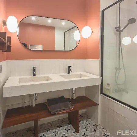 Spacious 2-bedroom With Balcony Steps From Buttes-chaumont Park Paris