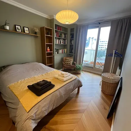 Spacious 2-bedroom With Balcony Steps From Buttes-chaumont Park * Paris