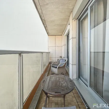Spacious 2-bedroom With Balcony Steps From Buttes-chaumont Park Appartement Paris