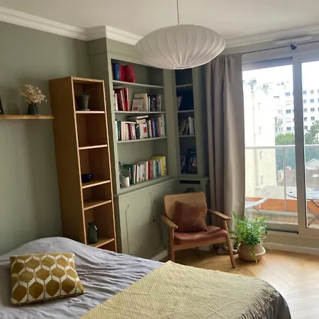 Spacious 2-bedroom With Balcony Steps From Buttes-chaumont Park Paris
