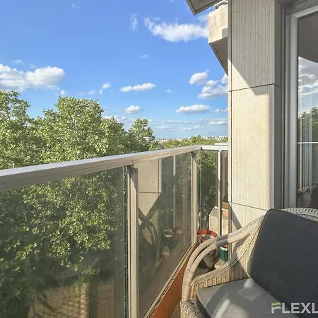 Spacious 2-bedroom With Balcony Steps From Buttes-chaumont Park *